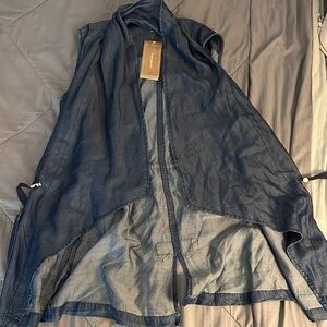 Francesca's Collections Blue Sleeveless Top